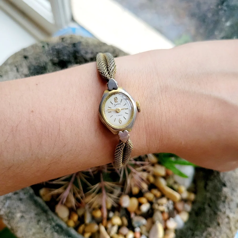 Vintage Services 5 Jewels Gold & Silver Dainty Classic Watch - Picture 2 of 9